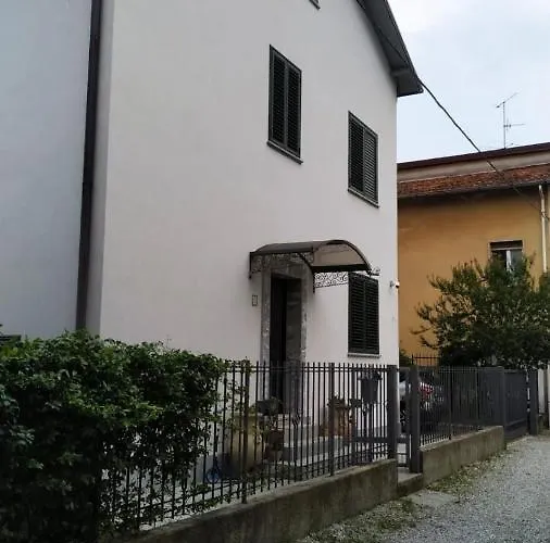 Mansarda Pascoli 3* Malnate